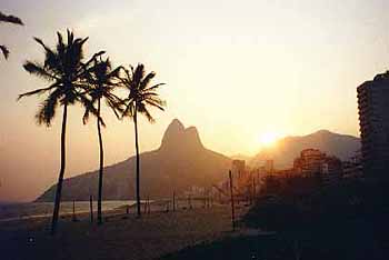 rio-sunset.jpg (8694 bytes)